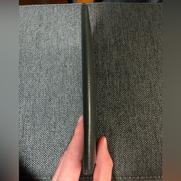 Louis Vuitton Porte Valeurs Taiga Leather Green Bifold Wallet - Unisex - Picture 5 of 13